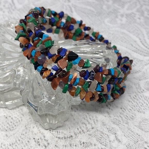 Artisan handmade natural stone chips vibrant colorful coil bracelet - Picture 2 of 5